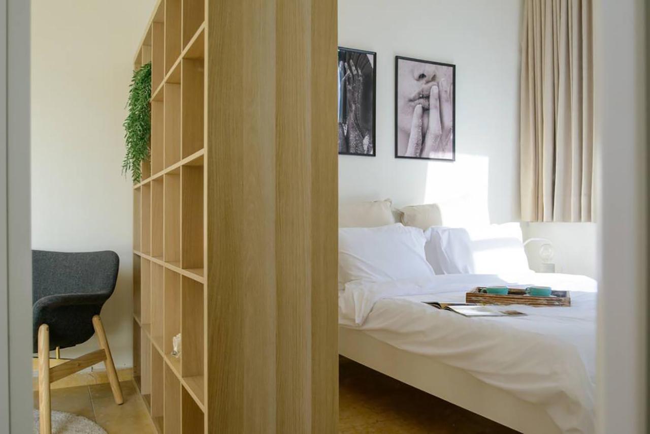 Bright And Spacious Loft By The Sea With Bomb Shelter Tel Aviv Bagian luar foto