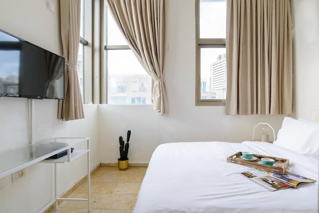 Bright And Spacious Loft By The Sea With Bomb Shelter Tel Aviv Bagian luar foto